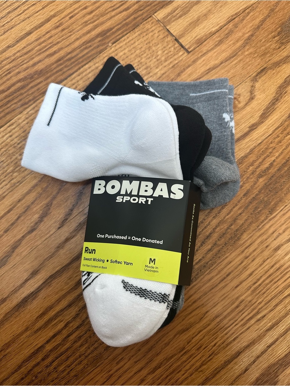 NEW 3-pack Bombas Women's Running Ankle Socks - White, Black, Gray